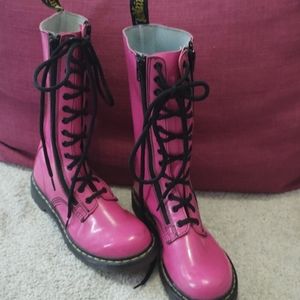 Rare hot pink patent leather Dr. Martens 14 eye